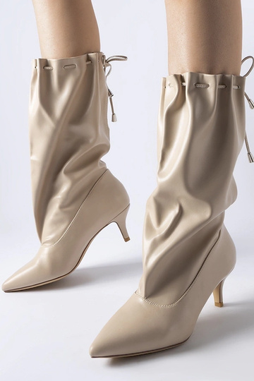 Botas beige con tacón bajo Deserres