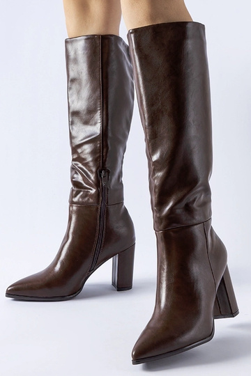 Botas marrones oscuras de... 2