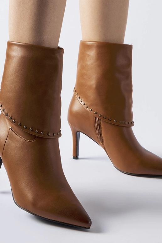 Botines marrones aislantes con tacón...