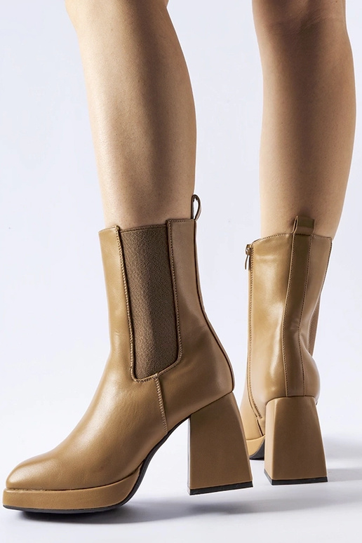 Botines marrones aislantes con tacón...