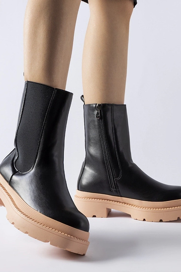 Botines negros con suela...