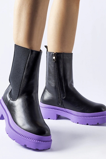 Botines negros con suela...