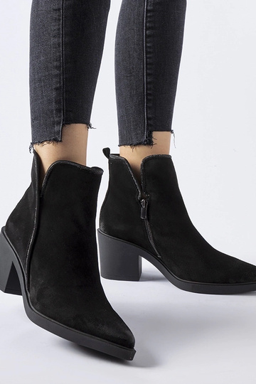 Botines negros de ante con tacón ancho Karino