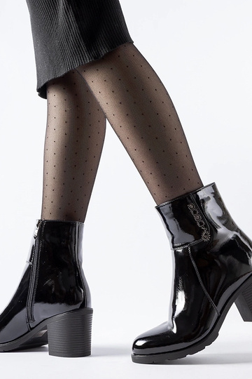 Botines negros de charol... 2