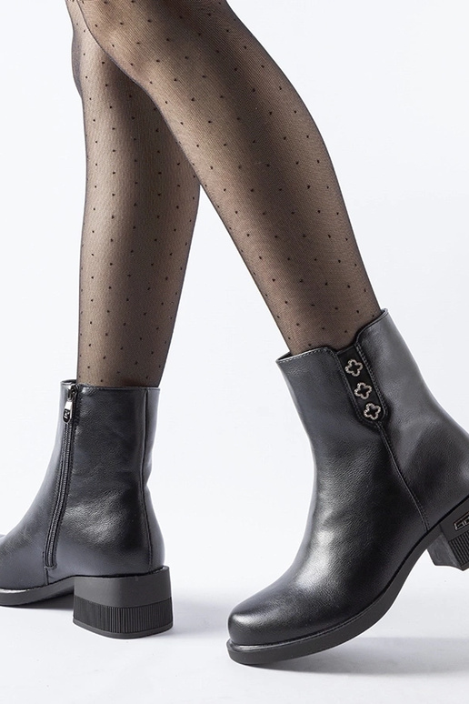 Botines negros forrados con...