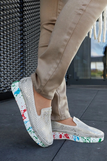 Zapatos beige con cuña de colores Santina