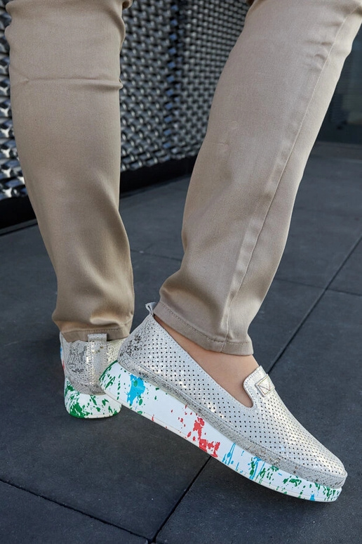 Zapatos beige con cuña de colores... Zapatos beige con cuña de colores...