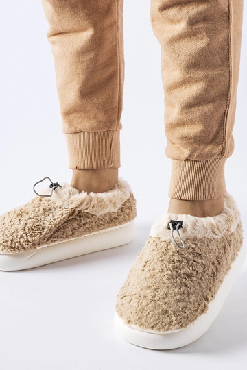 Zapatillas de estar por casa cálidas color beige con tacón cerrado Aurelio