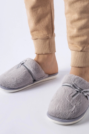 Pantuflas grises cálidas con lazo Antonina