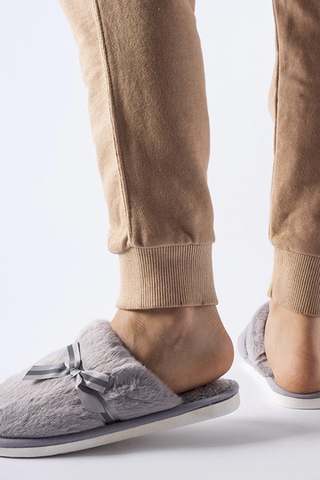 Pantuflas grises cálidas con lazo Antonina 2