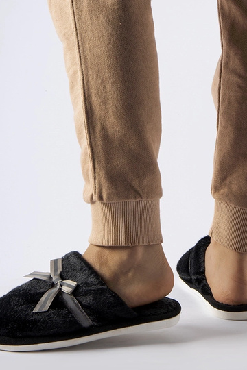 Pantuflas negras cálidas con lazo Antonina 2