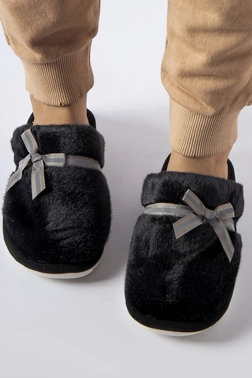 Pantuflas negras cálidas con lazo...