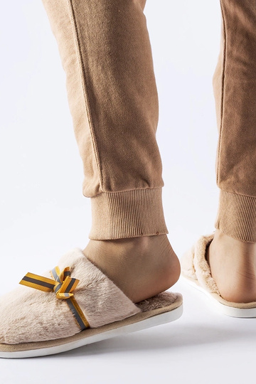 Pantuflas beige cálidas con lazo Antonino 2
