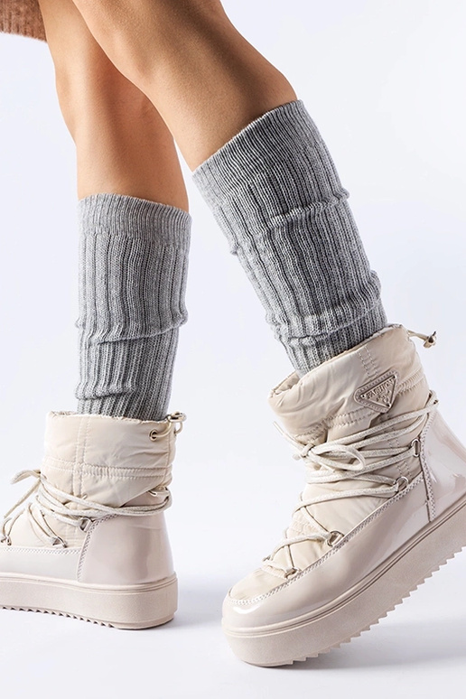 Botas de nieve beige lacadas con goma... Botas de nieve beige lacadas con goma...