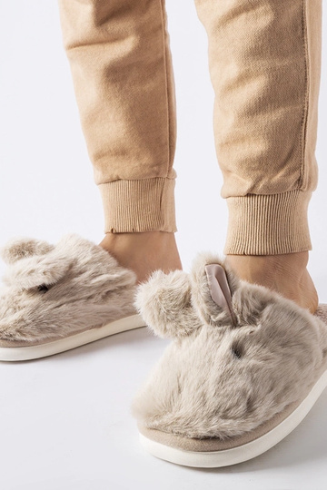 Pantuflas beige cálidas con...