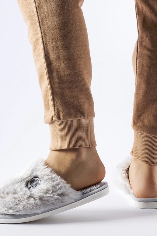 Zapatillas de estar por casa grises...