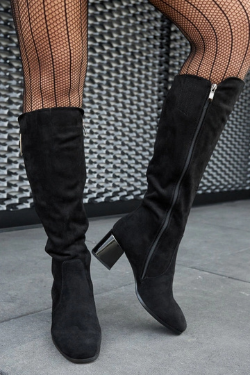 Botas negras de piel... 2