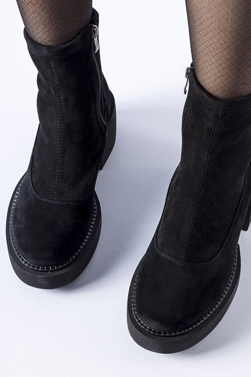 Botines negros aislantes de taco...