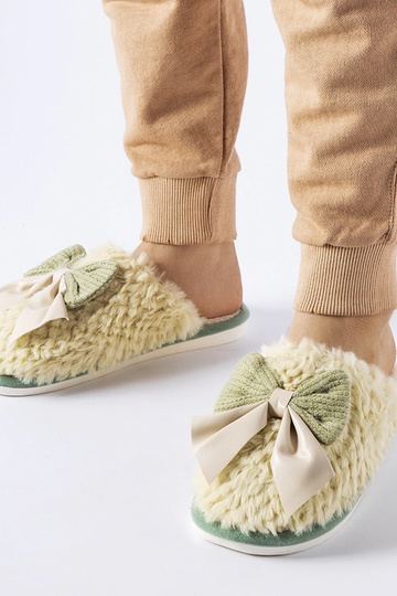 Zapatillas verdes con lazos...