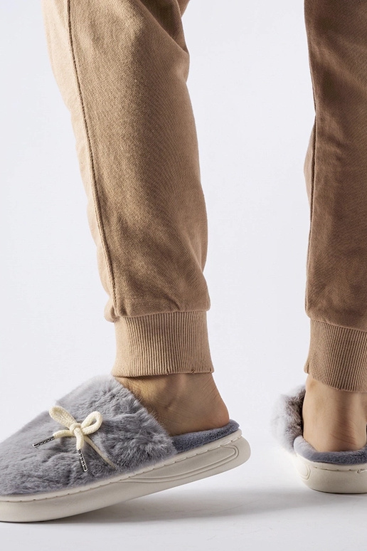 Zapatillas grises con cordón...