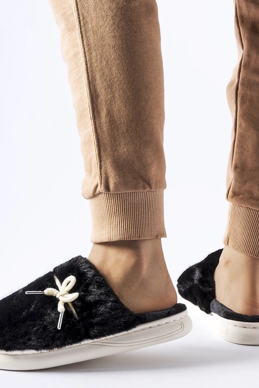 Zapatillas negras con cordón...