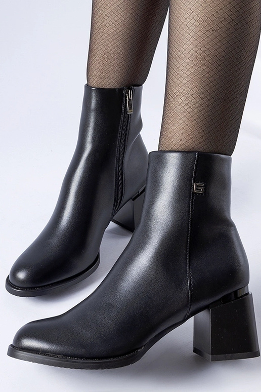 Botines negros con tacón de bloque y...