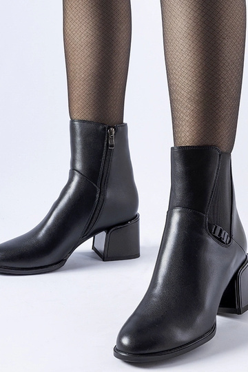 Botines negros aislantes con tacón Collobiano