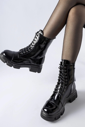 Botines negros forrados y... 2