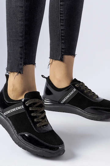 Zapatillas de piel negras...