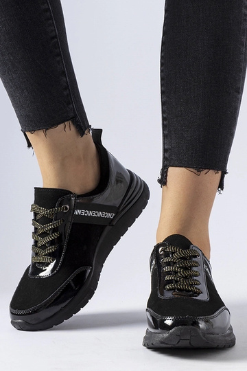 Zapatillas de piel negras... 2