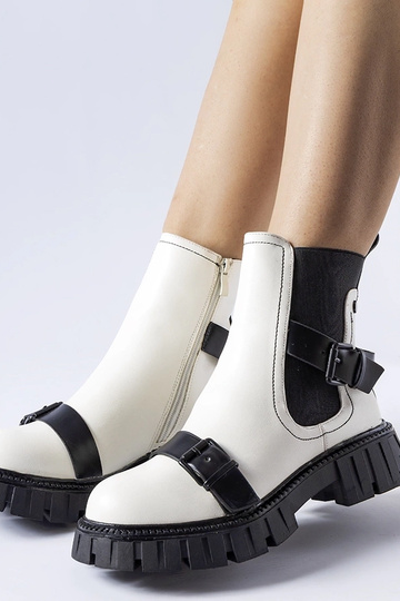 Botines blancos con suela Fontarine masiva
