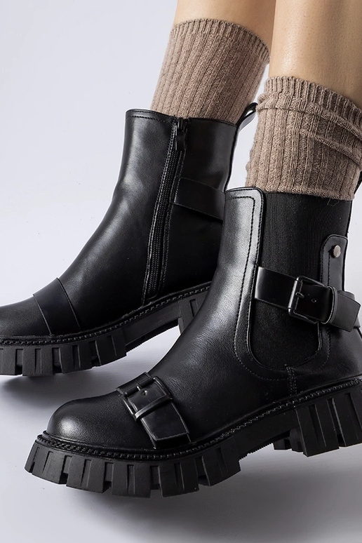 Botines negros con suela Fontarine...