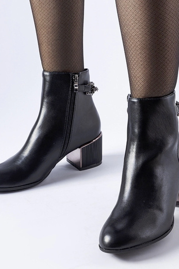 Botines negros decorados... 2