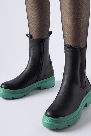 Botines negros con suela...