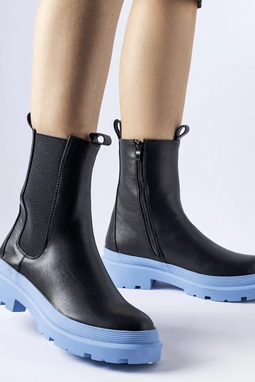 Zapatos negros con suela...