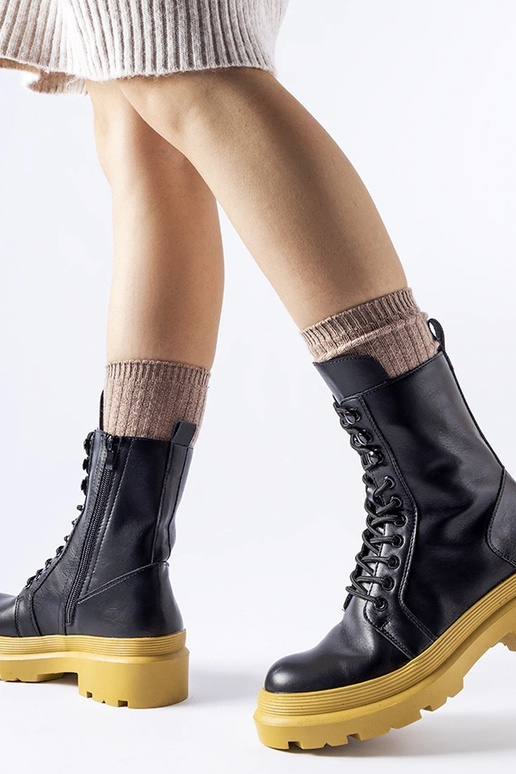 Botas negras con suela amarilla Quennie