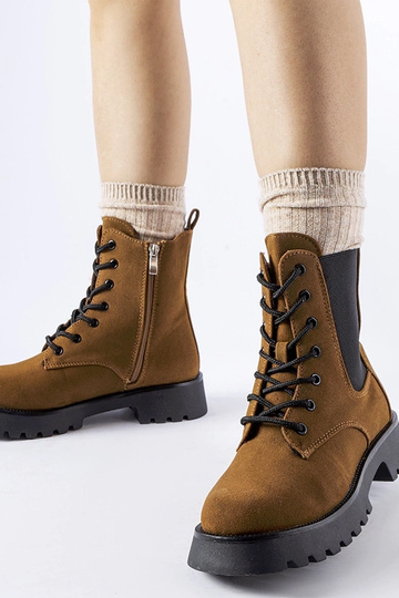 Botines marrones con suela...