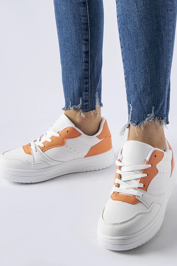 Zapatos blancos con detalles en naranja Fournie