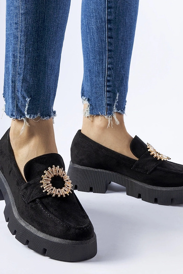 Mocasines negros decorados...