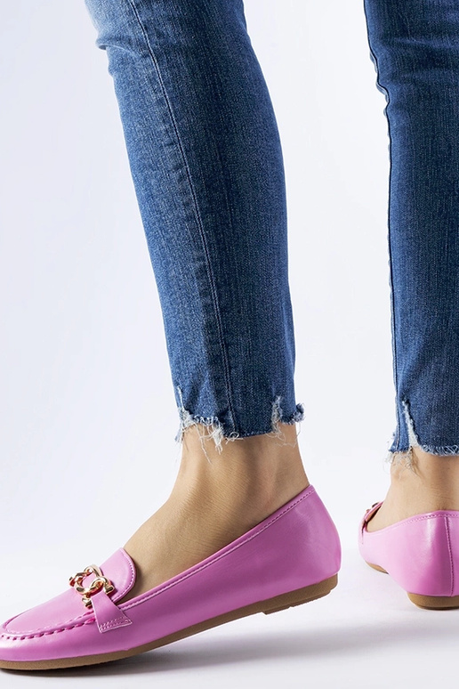 Mocasines rosas decorados con hebilla...