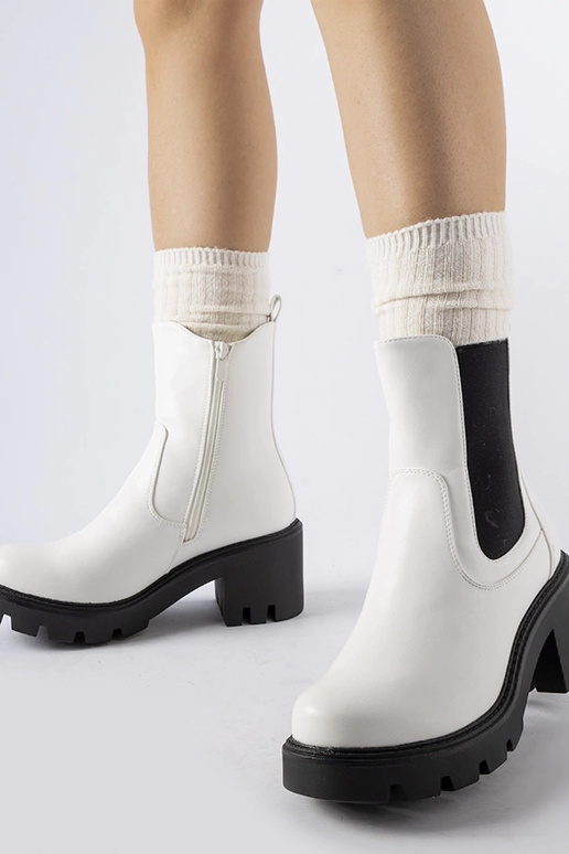 Botas blancas con aislamiento en el...