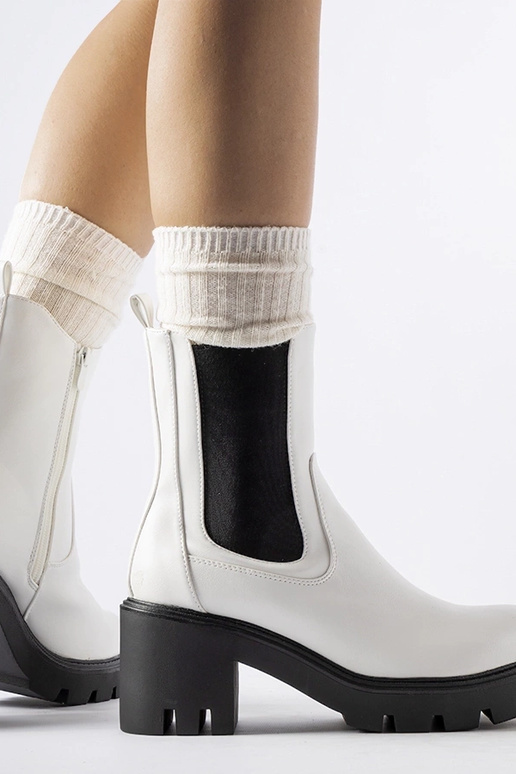 Botas blancas con aislamiento en el...