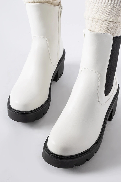 Botas blancas con aislamiento en el...