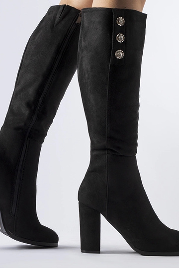 Botas negras decoradas con... 2