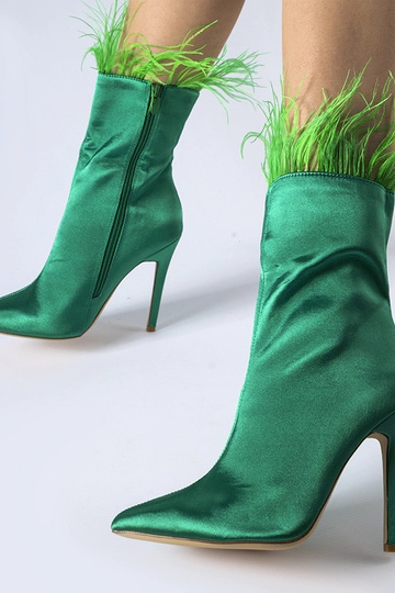 Botines verdes decorados con plumas Selvena