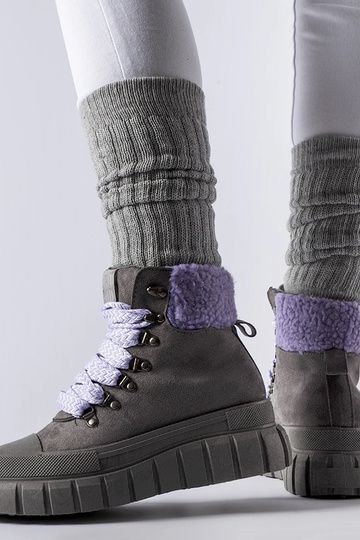 Botines grises con acentos... 2