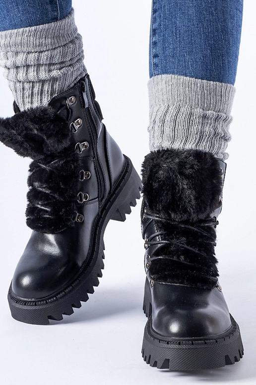 Trabajadores negros con piel...