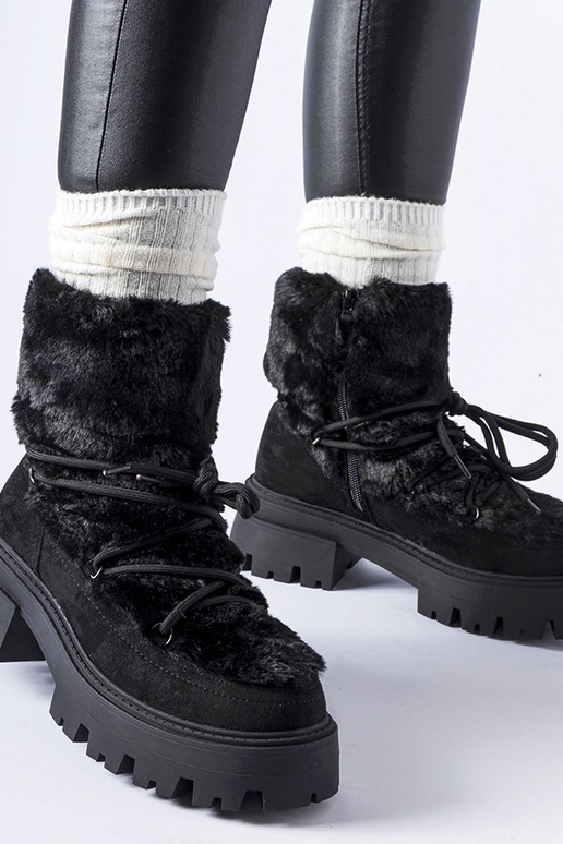 Botines negros con pelaje decorativo...