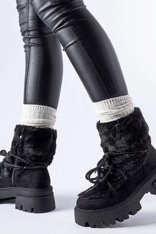 Botines negros con pelaje decorativo...