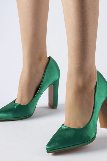 Zapatos de tacón satinado...